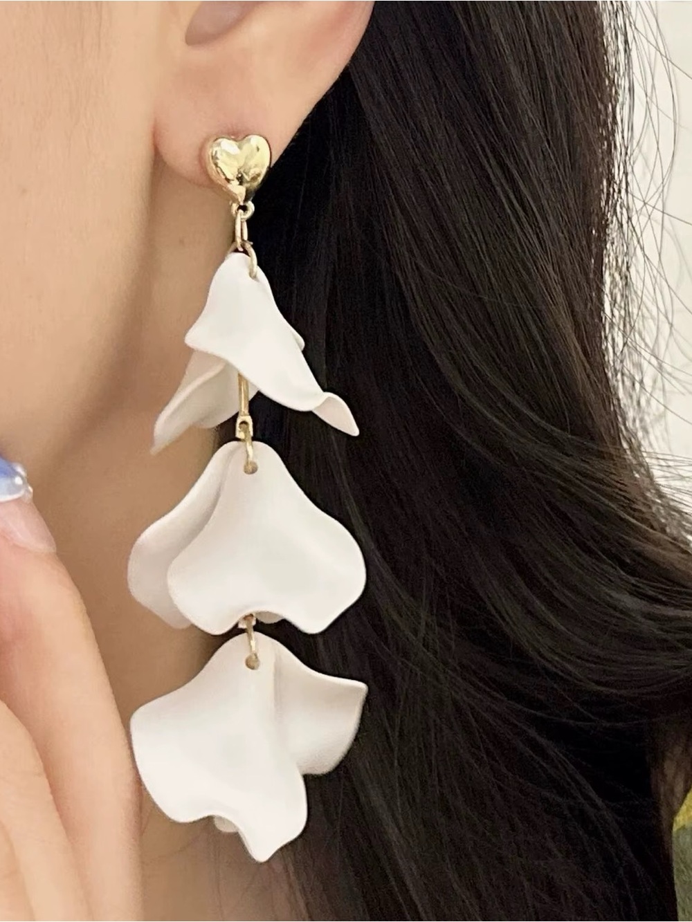 ***High Quality Gold and White Floral Drop Earrings - Elegant Women Jewelry